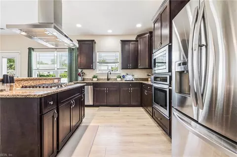 Kitchen - 43 Cavalier Rd, Hampton, VA 23669 photo 8 of 8