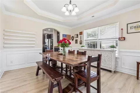 Entry Way - 43 Cavalier Rd, Hampton, VA 23669 photo 3 of 11