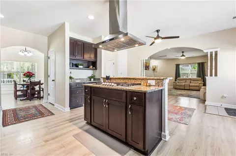 Entry Way - 43 Cavalier Rd, Hampton, VA 23669 photo 6 of 11