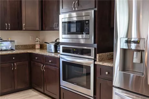 Kitchen - 43 Cavalier Rd, Hampton, VA 23669 photo 6 of 8