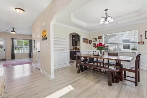 Entry Way - 43 Cavalier Rd, Hampton, VA 23669 photo 2 of 11