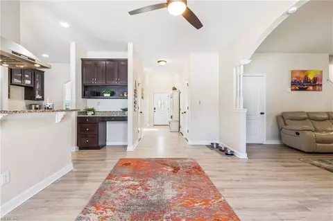 Entry Way - 43 Cavalier Rd, Hampton, VA 23669 photo 5 of 11