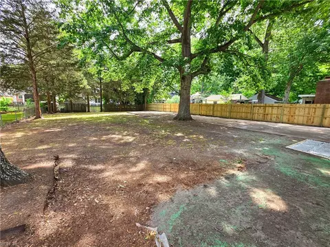 Exterior - 218 Pine Grove Ave, Hampton, VA 23669 photo 3 of 4