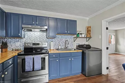 Kitchen - 51 Phelps Cir, Hampton, VA 23663 photo 1 of 1
