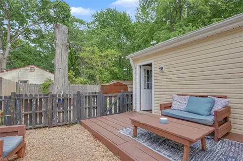 Exterior - 51 Phelps Cir, Hampton, VA 23663 photo 5 of 7