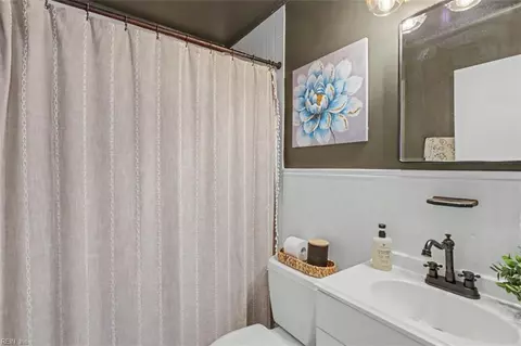 Bath - 51 Phelps Cir, Hampton, VA 23663 photo 1 of 1