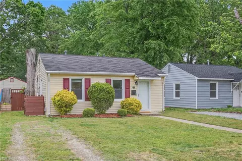 51 Phelps Cir, Hampton, VA 23663