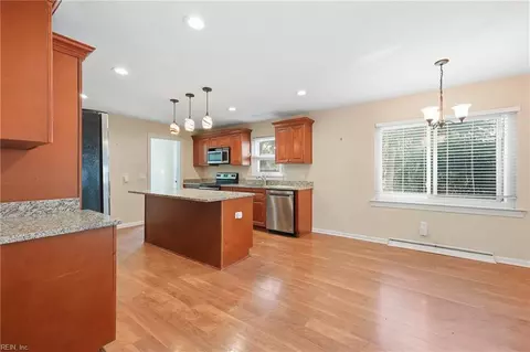 Kitchen - 30 Meadowbrook Dr, Hampton, VA 23666 photo 4 of 4