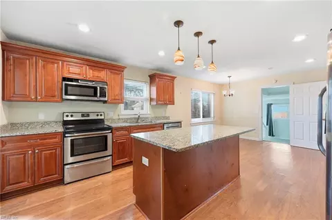Kitchen - 30 Meadowbrook Dr, Hampton, VA 23666 photo 2 of 4