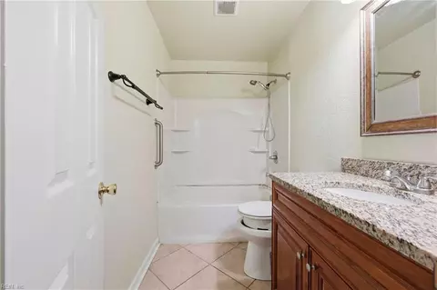Bath - 30 Meadowbrook Dr, Hampton, VA 23666 photo 1 of 2