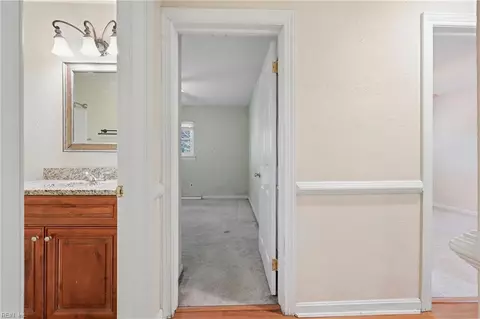 Entry Way - 30 Meadowbrook Dr, Hampton, VA 23666 photo 4 of 5