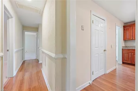 Entry Way - 30 Meadowbrook Dr, Hampton, VA 23666 photo 5 of 5