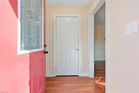 Entry Way - 30 Meadowbrook Dr, Hampton, VA 23666 photo 1 of 5