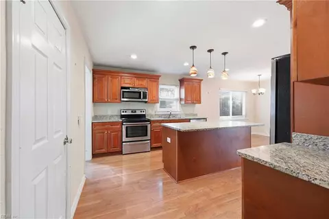 Kitchen - 30 Meadowbrook Dr, Hampton, VA 23666 photo 1 of 4