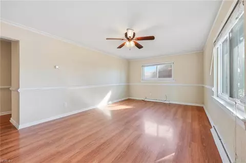 Living - 30 Meadowbrook Dr, Hampton, VA 23666 photo 2 of 3