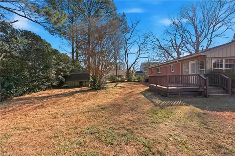 Exterior - 30 Meadowbrook Dr, Hampton, VA 23666 photo 11 of 13