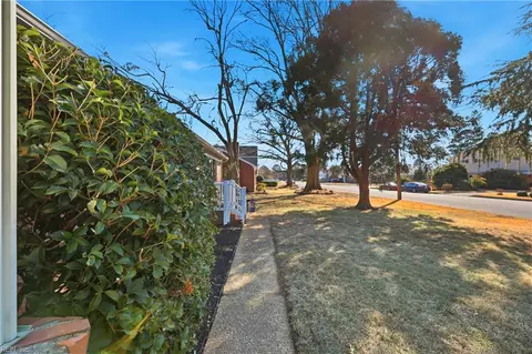 Exterior - 30 Meadowbrook Dr, Hampton, VA 23666 photo 4 of 13