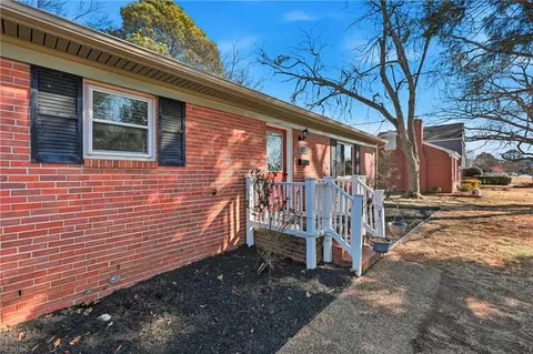 Exterior - 30 Meadowbrook Dr, Hampton, VA 23666 photo 6 of 13