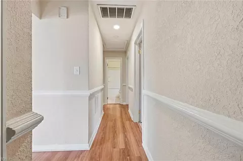 Entry Way - 30 Meadowbrook Dr, Hampton, VA 23666 photo 3 of 5