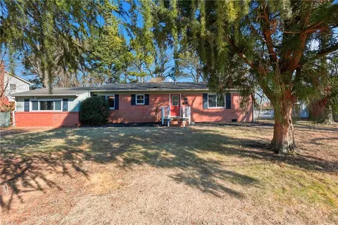 30 Meadowbrook Dr, Hampton, VA 23666