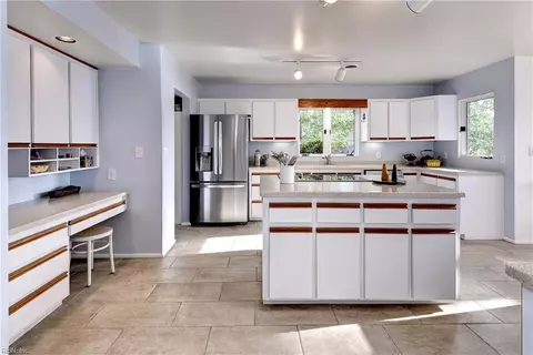 Kitchen - 13 Fox Gate Way, Hampton, VA 23664 photo 5 of 8