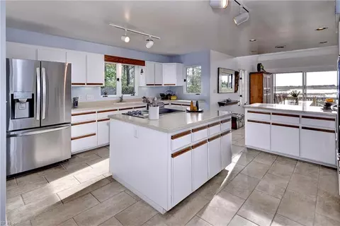 Kitchen - 13 Fox Gate Way, Hampton, VA 23664 photo 6 of 8