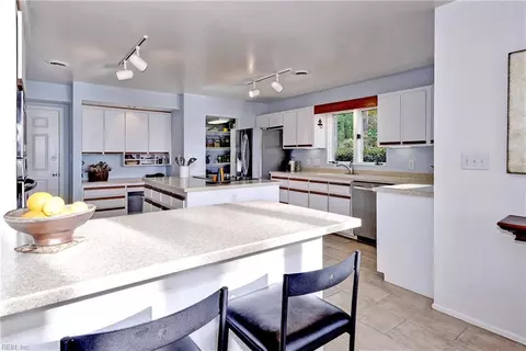 Kitchen - 13 Fox Gate Way, Hampton, VA 23664 photo 2 of 8