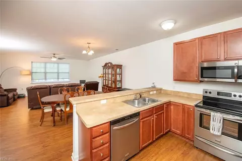 5201 Nuthall Dr #103, Virginia Beach, VA 23455