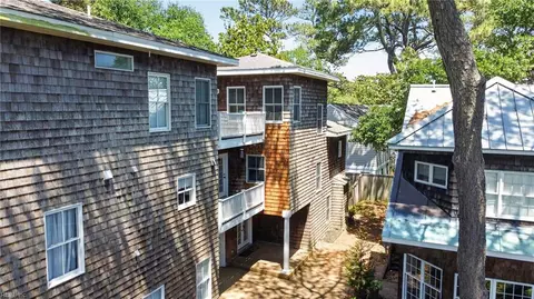 215 83rd St #B, Virginia Beach, VA 23451
