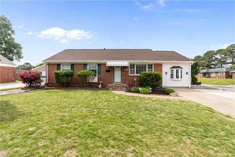 1302 Jerome St, Chesapeake, VA 23324