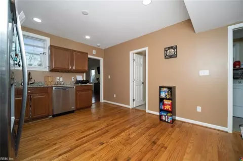 Entry Way - 231 Chapel St, Hampton, VA 23669 photo 4 of 5