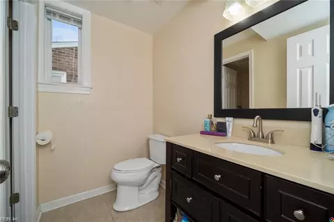 Bath - 231 Chapel St, Hampton, VA 23669 photo 1 of 3