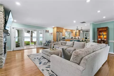 33 Haughton Ln, Newport News, VA 23606