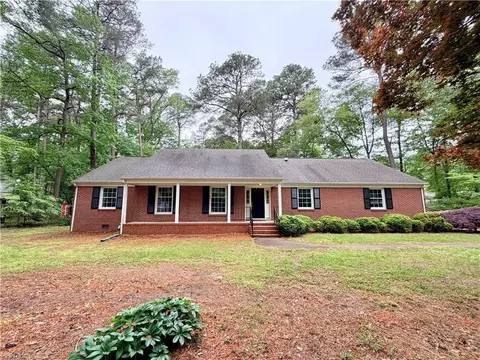 401 Piney Point Rd, Yorktown, VA 23692