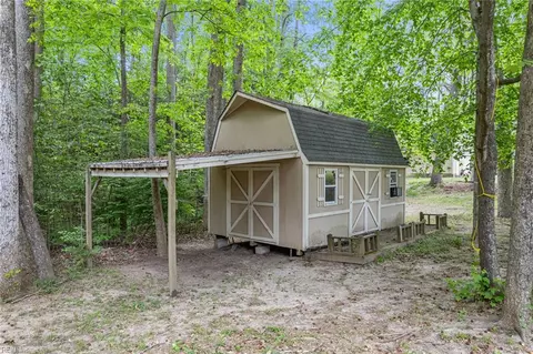 Exterior - 11202 Cabins End Ln, Gloucester, VA 23061 photo 7 of 11