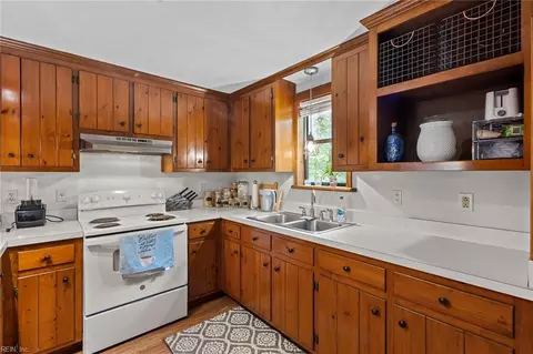 Kitchen - 11202 Cabins End Ln, Gloucester, VA 23061 photo 4 of 7