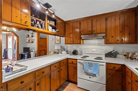 Kitchen - 11202 Cabins End Ln, Gloucester, VA 23061 photo 5 of 7
