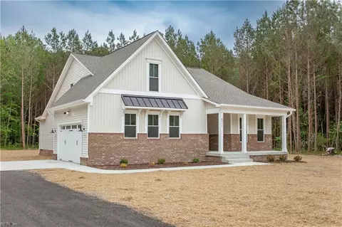 6911 Sunset Cove Ln, Gloucester, VA 23061