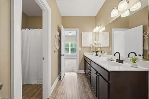 Entry Way - 148 Sinclair Ln, Chesapeake, VA 23322 photo 7 of 7