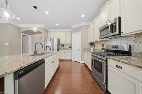 Kitchen - 148 Sinclair Ln, Chesapeake, VA 23322 photo 2 of 4