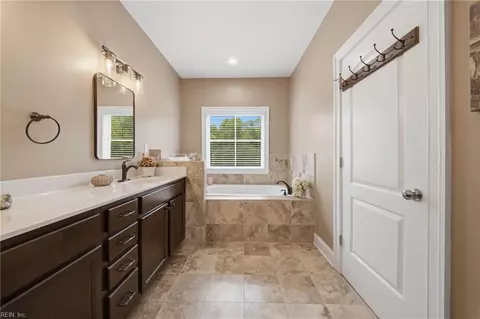Entry Way - 148 Sinclair Ln, Chesapeake, VA 23322 photo 6 of 7