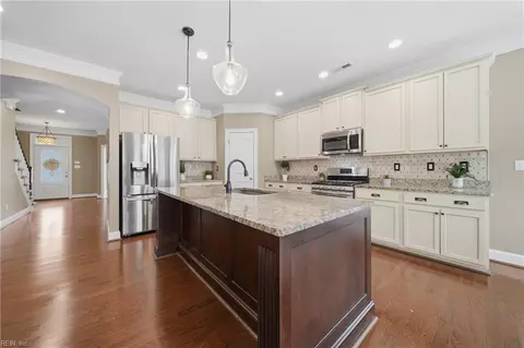Kitchen - 148 Sinclair Ln, Chesapeake, VA 23322 photo 3 of 4