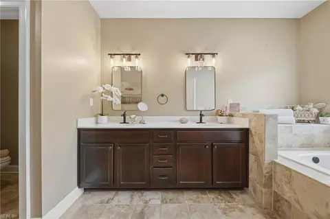 Bath - 148 Sinclair Ln, Chesapeake, VA 23322 photo 2 of 3