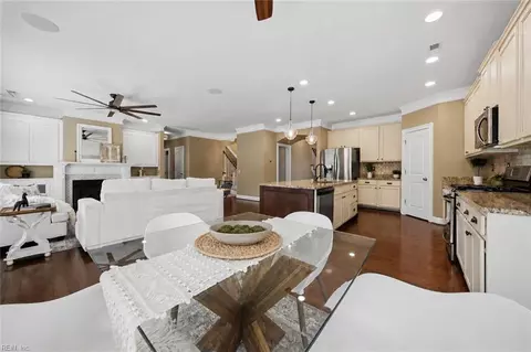 Dining - 148 Sinclair Ln, Chesapeake, VA 23322 photo 3 of 3