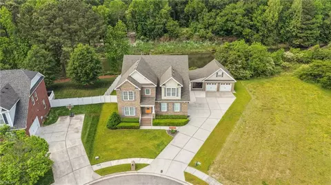 View/Area - 148 Sinclair Ln, Chesapeake, VA 23322 photo 2 of 4