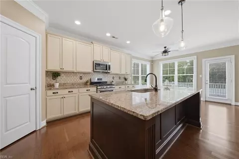 Kitchen - 148 Sinclair Ln, Chesapeake, VA 23322 photo 4 of 4