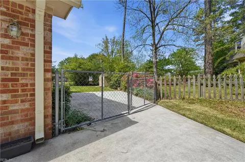 Exterior - 305 Plummer Dr, Chesapeake, VA 23323 photo 13 of 14