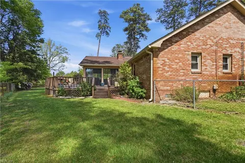 Exterior - 305 Plummer Dr, Chesapeake, VA 23323 photo 11 of 14
