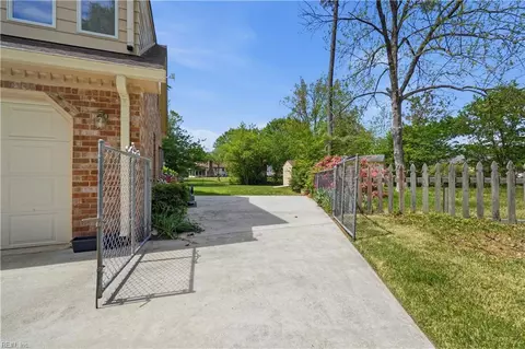 Exterior - 305 Plummer Dr, Chesapeake, VA 23323 photo 12 of 14