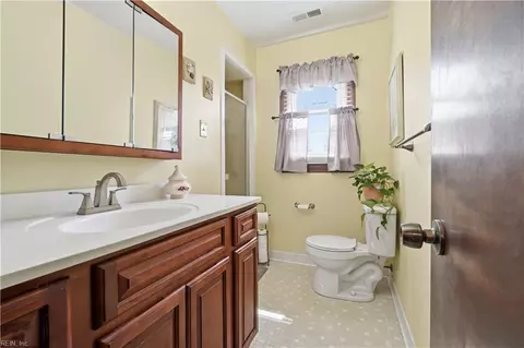 Bath - 305 Plummer Dr, Chesapeake, VA 23323 photo 2 of 4
